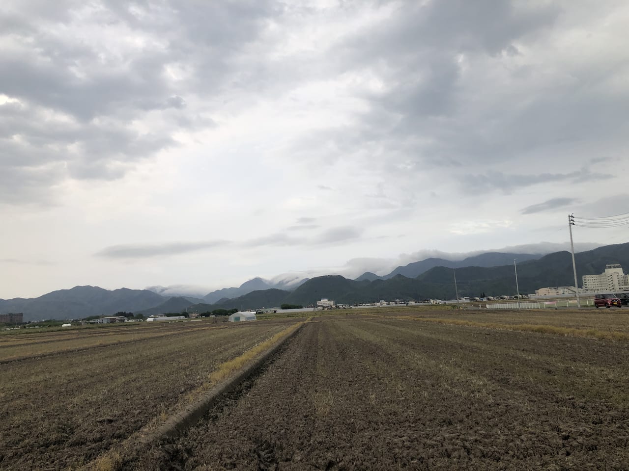 田んぼに水が入り始めた